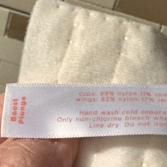 Cacique Boost Plunge 36 DDD bra in ivory smoothing back in great condition - Picture 3 of 5